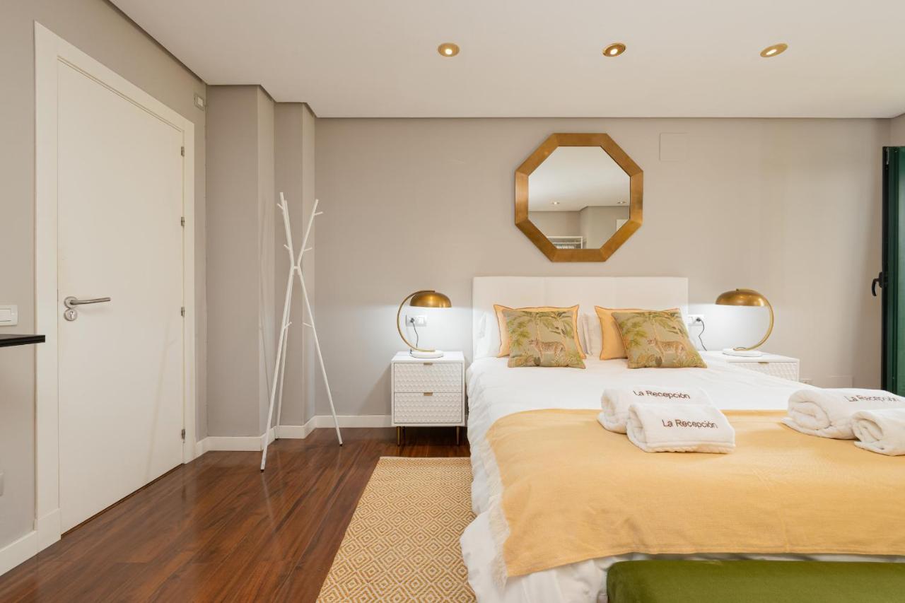 C30 Deluxe Studio With Terrace Into Cathedral Square Apartment Малага Екстериор снимка
