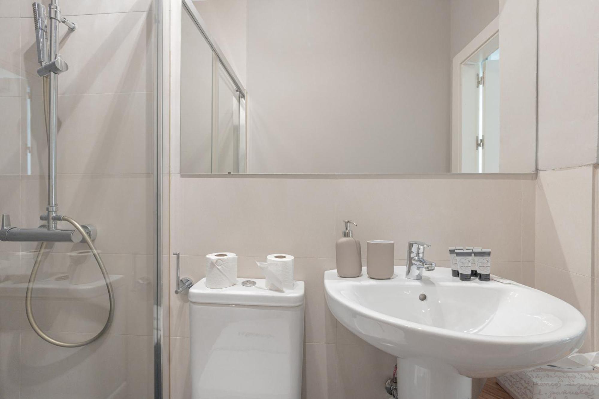 C30 Deluxe Studio With Terrace Into Cathedral Square Apartment Малага Екстериор снимка