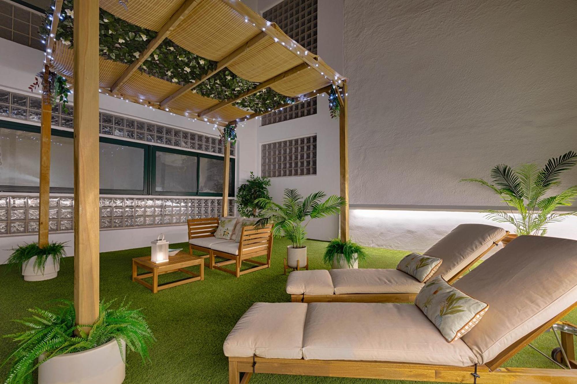 C30 Deluxe Studio With Terrace Into Cathedral Square Apartment Малага Екстериор снимка
